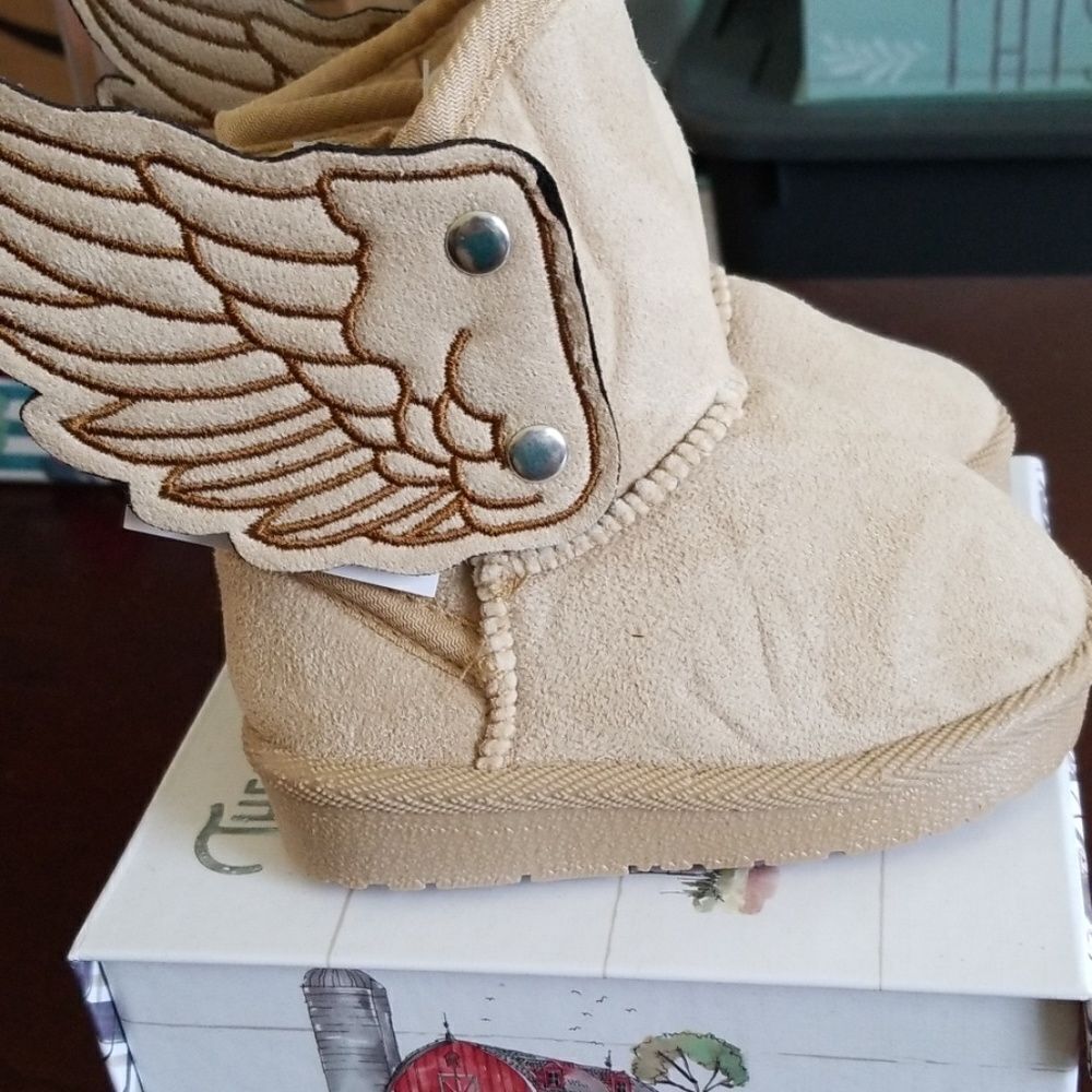 Boots   - Picture 2 of 4